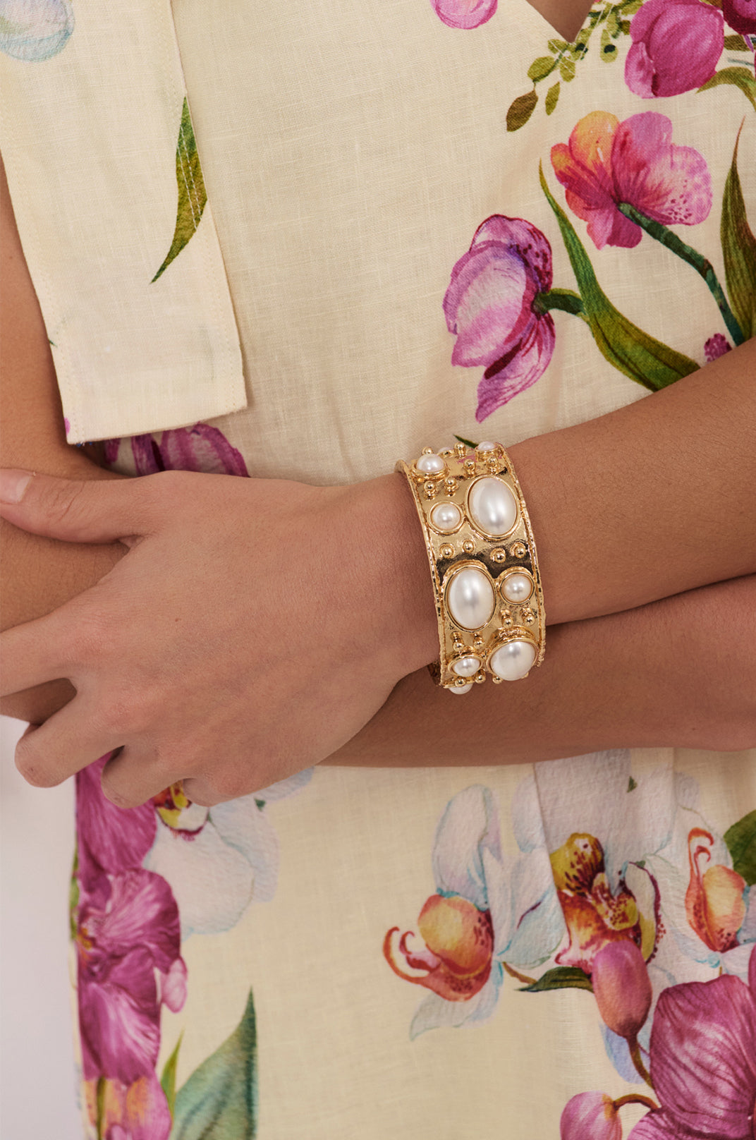 Faux Pearl Metal Statement Cuff (Cream)